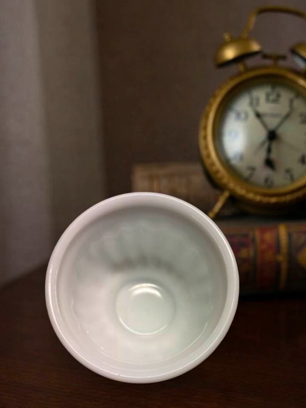 Vintage Randall White Milk Glass Vase With Feather Design Fluted Design & Pedest - Picture 3 of 5